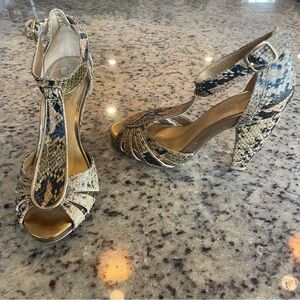 Women’s snake skin textured heels, size 8